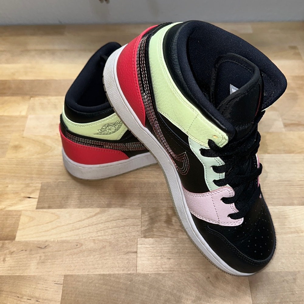 Kids Air Jordan Mid Multicolor